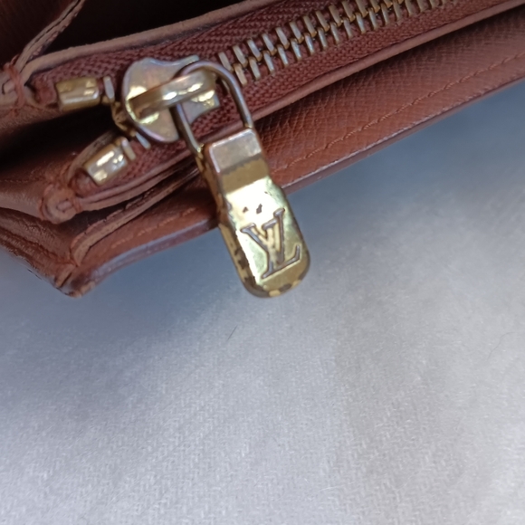 Louis Vuitton Monogram Wallet - Picture 9 of 16